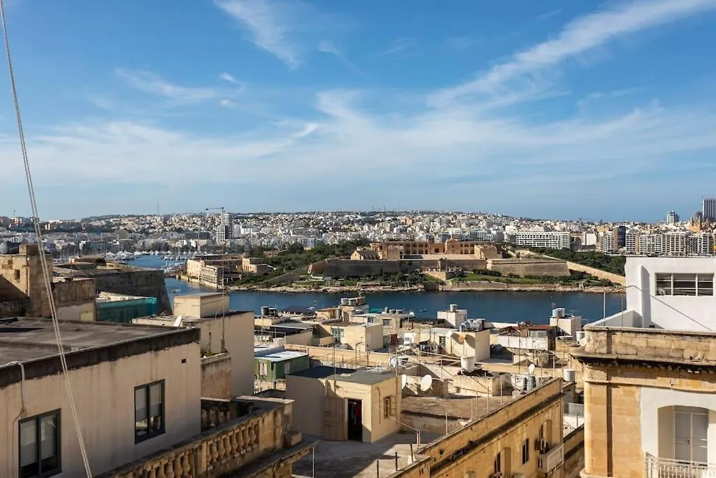 Apartment City Penthouse With Roof Terrace And Sea Views Valletta