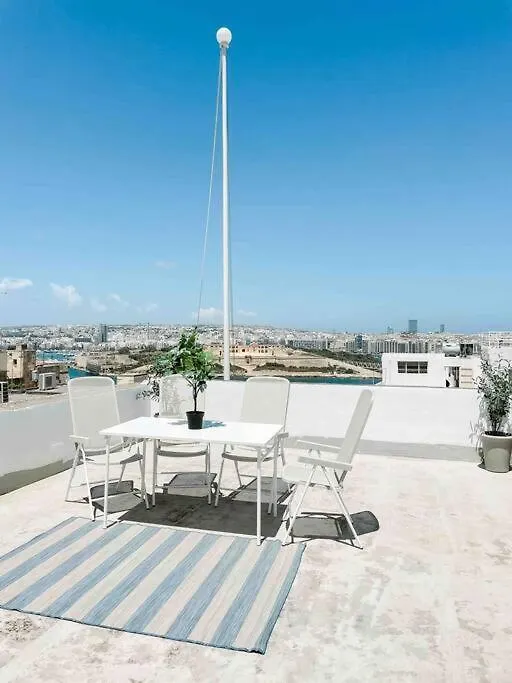 Apartment City Penthouse With Roof Terrace And Sea Views Valletta