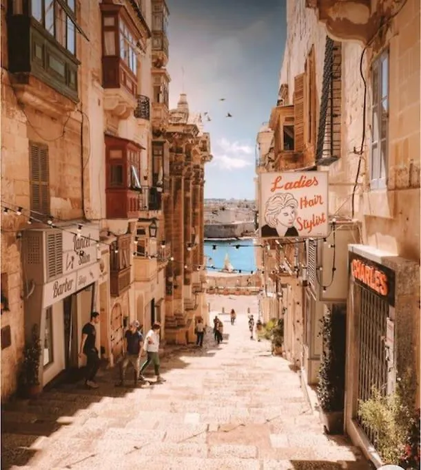 Apartment City Penthouse With Roof Terrace And Sea Views Valletta