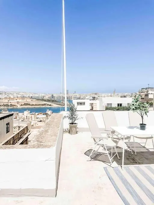City Penthouse With Roof Terrace And Sea Views Valletta Apartment