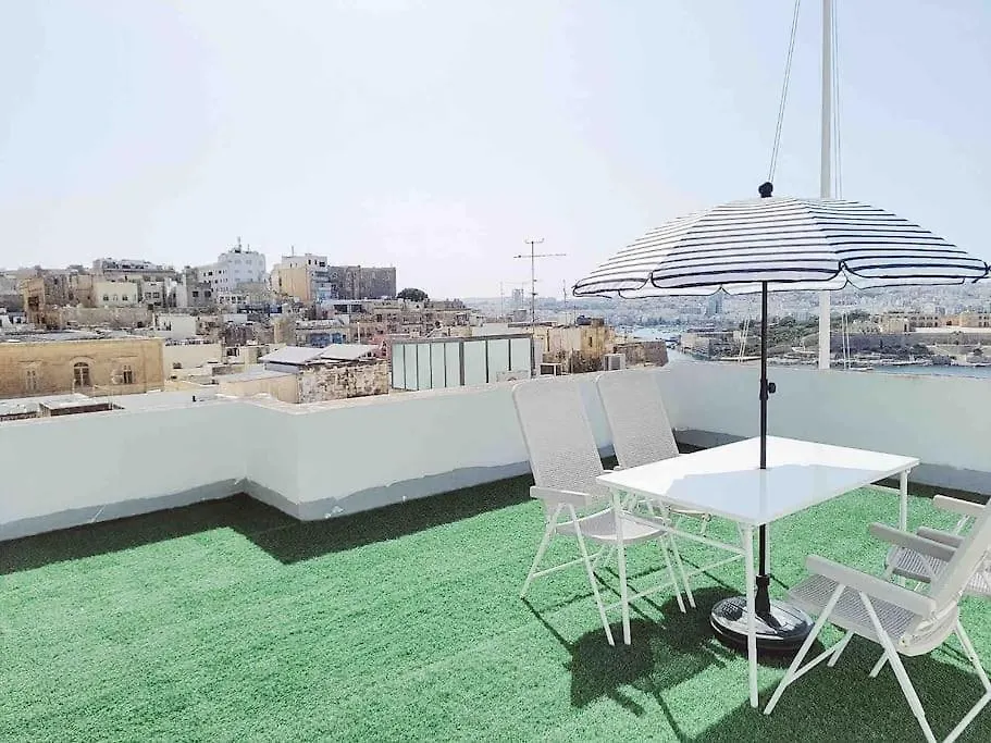 Apartment City Penthouse With Roof Terrace And Sea Views Valletta Malta